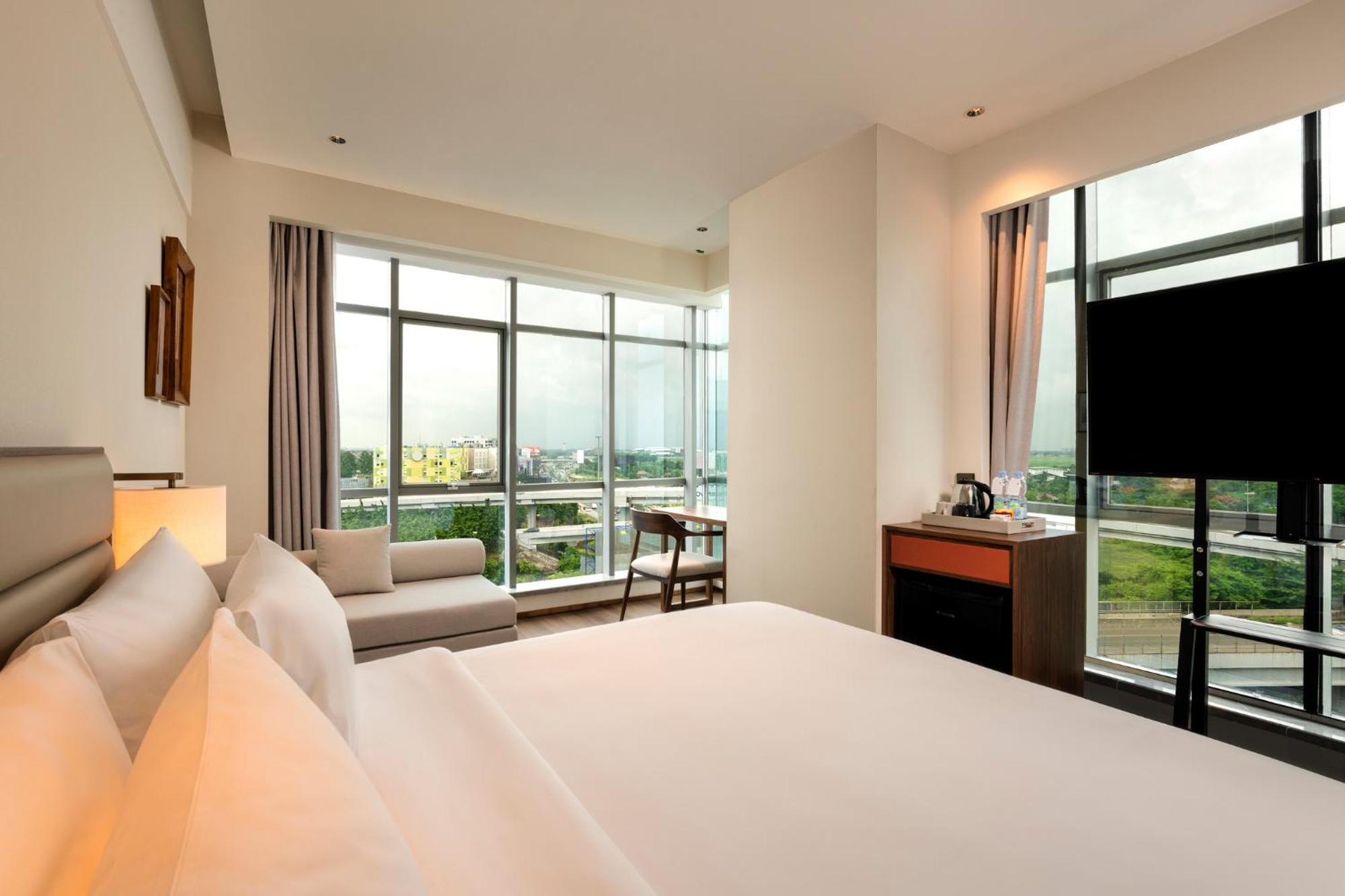 Model J Hotel Jakarta Soekarno - Hatta Airport Tangerang Exterior foto